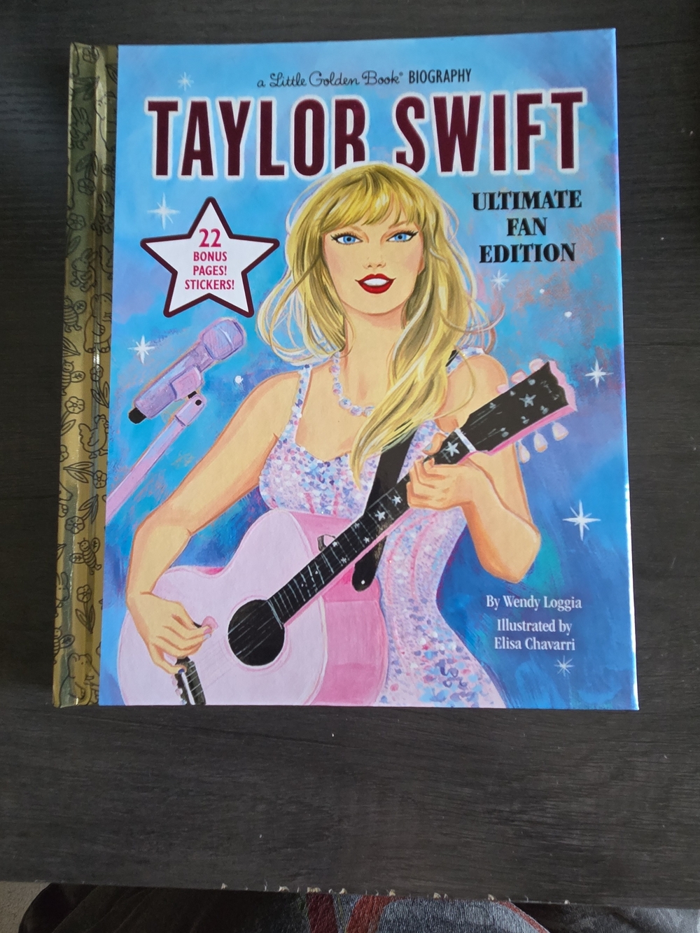 Taylor Swift Ultimate Fan Edition Book - Pink & Blue